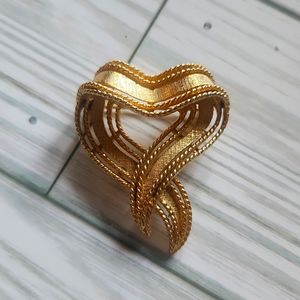 Vintage Lisner Brooch